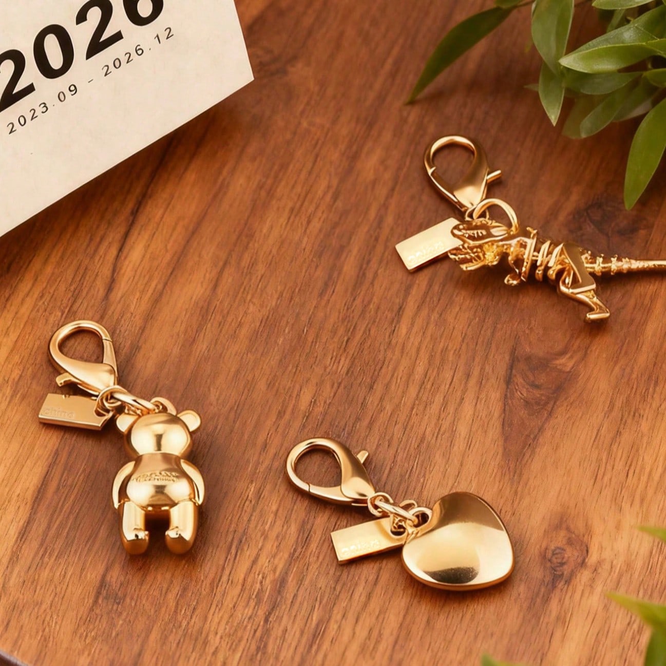 New Bag Charm Exquisite High-End Bear Dinosaur Heart-Shaped Keychains For Women Y2k Bag Pendant Car Key Chains Jewelry Gift Decoration Accessories Car Accessories For Woman Gifts For Women Gifts For Men
