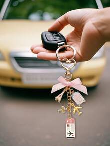 1个旅行主题钥匙扣，带有埃菲尔铁塔、飞机和行李箱吊坠 - 粉色蝴蝶结和金色点缀，刻有“我的爱”字样的标签 - 耐用的金属材质，适合送给女性、旅行者、生日、周年纪念日、生日礼物、趣味吊坠，也是送给家人、朋友和爱人的绝佳礼物，非常适合斋月、开斋节、情人节、圣诞节或感恩节。 - 彩色 - 查看 8