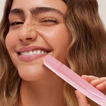 بلسم شفاه مضاد للتشقق، عناية بالشفاه، يخفف خطوط الشفاه، يرطب، يغذي، جوهر الشفاه، عناية بالشفاه