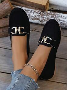 新款大码轻便绒面软底平底乐福鞋，舒适纯色套脚圆头户外休闲驾车鞋，适合春、夏、秋季日常通勤、购物、度假等场合。