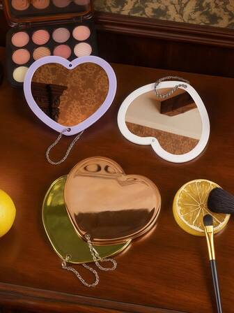 电镀心形镜，便携式旅行化妆镜，使用方便，风格优雅，适合居家、浴室、卧室化妆和装饰，也适用于约会、派对、教室、室内、室外、圣诞场景等场合，价格实惠，可作为圣诞礼物、化妆品、化妆工具、平价好物、礼品、女士礼品、圣诞礼物。