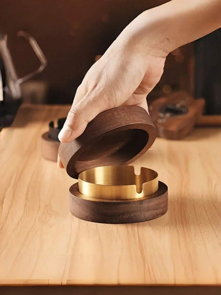 1个优雅深色木质烟灰缸，带不锈钢内碗 - 复古圆形设计，可拆卸易清洗，是送给父亲或男友的完美礼物，适用于咖啡馆、酒吧和户外场所。