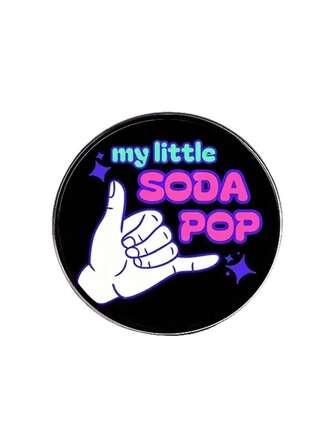 סיכת משקה קל קטנה מודפסת אחת עם סיכת משקה קל קטנה מותאמת אישית, סיכה חמודה. מתאימה לחולצות, דשים, תיקי מורים, תרמילי גב, תגים. מתנה מצוירת. אביזרי סתיו וחורף. מתאים לבני נוער, צעירים, גברים וללבוש יומיומי.