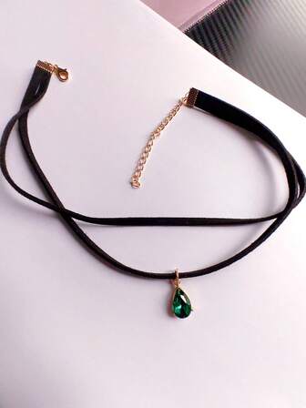 1 件万圣节水钻天鹅绒项链