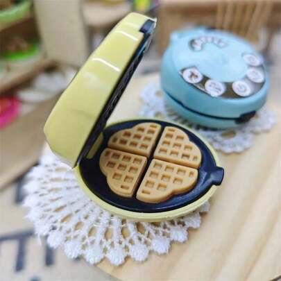 Mini Waffle Maker Model - Yellow Black Plaid Pattern, Blue White Design, Perfect Kitchen Accessory For DIY Miniature Scene And Collector's Gift, Dollhouse Miniature, Dollhouse Accessories, Miniature Kitchen Scene, Small House Decor