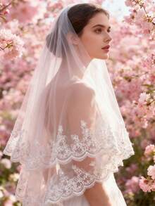 Khăn voan cô dâu viền ren sang trọng, chất liệu vải voan hai lớp, thêu tinh tế, tôn lên vẻ đẹp lãng mạn và thanh lịch của cô dâu - tạo nên diện mạo cô dâu hoàn hảo. - trắng - Xem 4