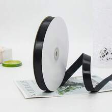 Wstążka poliestrowa o szerokości 0,6/1,5/2,5 cm i długości 25 jardów w jednolitym kolorze, pluszowa, tkana wstążka, odpowiednia do tworzenia kokard w pudełkach na prezenty, pudełek na cukierki, pudełek na ciasto, pasków do dekoracji kwiatowych, rolek na balony, pasków do pakowania prezentów, rękodzieła, do pakowania prezentów, wymiany prezentów świątecznych, wesel, uroczystości, festiwali, kwiaciarni, pakowania prezentów walentynkowych itp. (Rzeczywista długość może się różnić ze względu na pomiary ręczne)