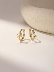 EleRunis 1 par de pendientes de aro de estrella de 8 puntas de circonita cúbica de plata de ley 925 con baño de oro de 18 quilates para el cartílago superior de la oreja y el hélix, para uso diario, boda y Día de San Valentín para mujeres - Dorado - Ver 2