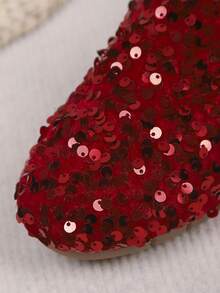 2026 Zapatos planos brillantes de moda para mujer para comercio transfronterizo. La parte superior está cubierta de lentejuelas rojas que brillan intensamente bajo la luz, con un diseño simple y elegante. Adecuado para usar en fiestas, celebraciones y otras ocasiones donde necesite agregar un toque de glamour, puede mejorar la sensación general de moda y ambiente del atuendo. - Rojo - Ver 9