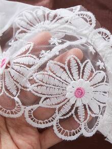 EverydayBra 三件套白色女士刺绣花卉性感内衣套装，半透明腰带，俏皮可爱超短款上衣和内裤，舒适居家风文胸和内裤 - 白色 - 查看 7