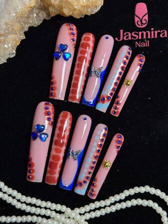 10-delars set med ren handgjord 3D fyrkantig nagelkonst, Y2K gotisk stil extra långa kistformade press-on naglar, blå naglar, rosa naglar, inklusive rödbrun textur, blå linjedekoration, blå diamanter, legeringsfjärilar, rosa och vita prickar, guldsmycken, nagelkonstprodukter designade specifikt för kvinnor och flickor, lämpliga för fester, firanden, campus upprepat slitage och vardagsbruk, det är en utmärkt present till kvinnor och flickor.