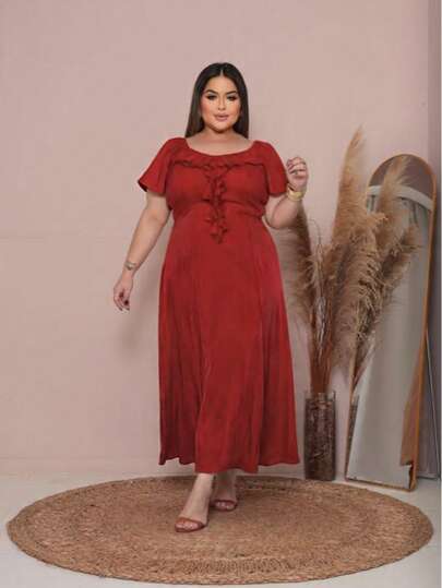 Vestido Plus Size Feminino Midi com Fenda e Babado