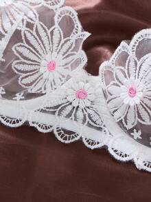 EverydayBra 三件套白色女士刺绣花卉性感内衣套装，半透明腰带，俏皮可爱超短款上衣和内裤，舒适居家风文胸和内裤 - 白色 - 查看 4