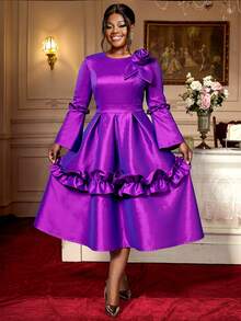 优雅加大码紫色中长连衣裙，女款，长喇叭袖，圆领，饰有3D玫瑰花，A字裙摆，适合派对和春季穿着。 - 紫色 - 查看 4