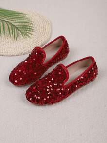 2026 Zapatos planos brillantes de moda para mujer para comercio transfronterizo. La parte superior está cubierta de lentejuelas rojas que brillan intensamente bajo la luz, con un diseño simple y elegante. Adecuado para usar en fiestas, celebraciones y otras ocasiones donde necesite agregar un toque de glamour, puede mejorar la sensación general de moda y ambiente del atuendo. - Rojo - Ver 8