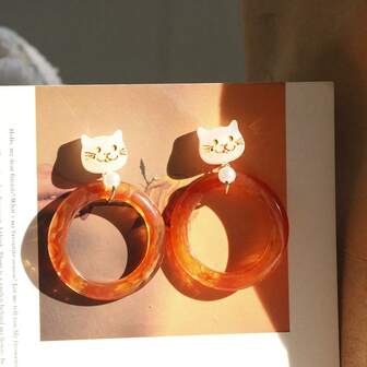 一对复古可爱猫咪琥珀几何耳环，适合女性日常佩戴