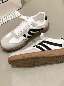 Zapatos casuales de estilo vintage, zapatillas blancas clásicas y versátiles para mujer, zapatos de ocio con contraste de color de patchwork, zapatos cómodos de suela blanda para uso diario, zapatos deportivos para estudiantes y callejeros, zapatos ligeros para caminar al aire libre