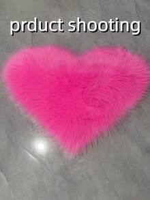1 pièce Tapis en peluche en forme de cœur de style INS, tapis en peluche longue fuchsia en forme de cœur, taille asymétrique avec une erreur de coupe de 1 à 5 cm, tapis de chevet de chambre, cadeau de Noël, couverture de rebord de fenêtre, coussin de canapé, tapis décoratif doux, décoration de chambre, petit tapis, tapis, décoration d'intérieur, tapis de salon, petit tapis de salon, tapis de chambre, décoration d'intérieur de salon, tapis d'extérieur, tapis lavable, tapis épais/moelleux, tapis en fourrure, tapis d'automne/hiver, tapis de cuisine