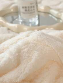 1pc Thick Edged Bohemian Style White Heart Pattern Blanket, Jacquard Faux Fur Lamb Wool Soft Warm Multipurpose Throw Blanket For Living Room, Bedroom, Dorm, Furniture Decor, Sofa, Nap Blanket - White - View 10