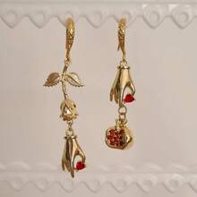 Retro-Style Asymmetrical Rose Pendant Earrings, Unique Pomegranate Finger-Shaped Charm, Women's Pendant Earrings, Jewelry Gift. - 1 對 - 查看 1