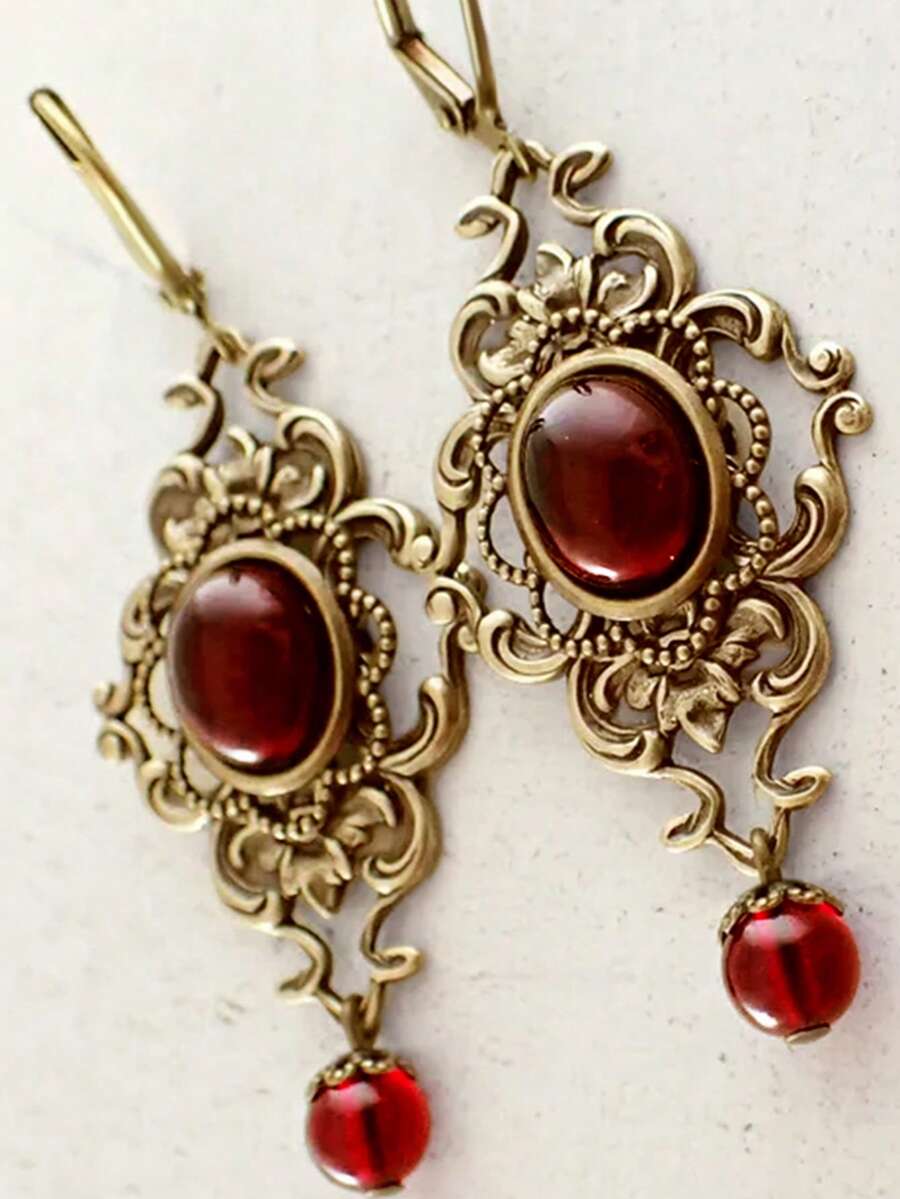 2 chiếc khuyên tai hình hoa rỗng cổ điển đính hạt kim cương màu đỏ, khuyên tai mặt dây chuyền tông màu đồng kim loại, thích hợp cho các buổi đi chơi, tiệc tùng, tụ họp, biểu diễn