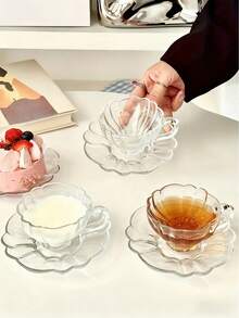 时尚复古花瓣形玻璃杯碟套装 | 高端咖啡/茶杯套装，含甜点盘 | 家居装饰及拍照道具 | 高品质可清洗玻璃餐具 | 朋友聚会送礼佳品