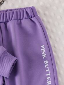 2 件套女婴时尚休闲套装，字母和蝴蝶印花长袖连帽运动衫上衣和字母印花紫色裤子 - 紫色 - 查看 9