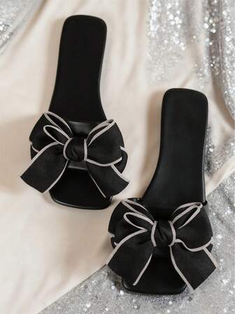 女士平底凉鞋，百搭黑色蝴蝶结休闲露趾凉鞋，2025夏季新款休闲沙滩鞋，户外塑料拖鞋