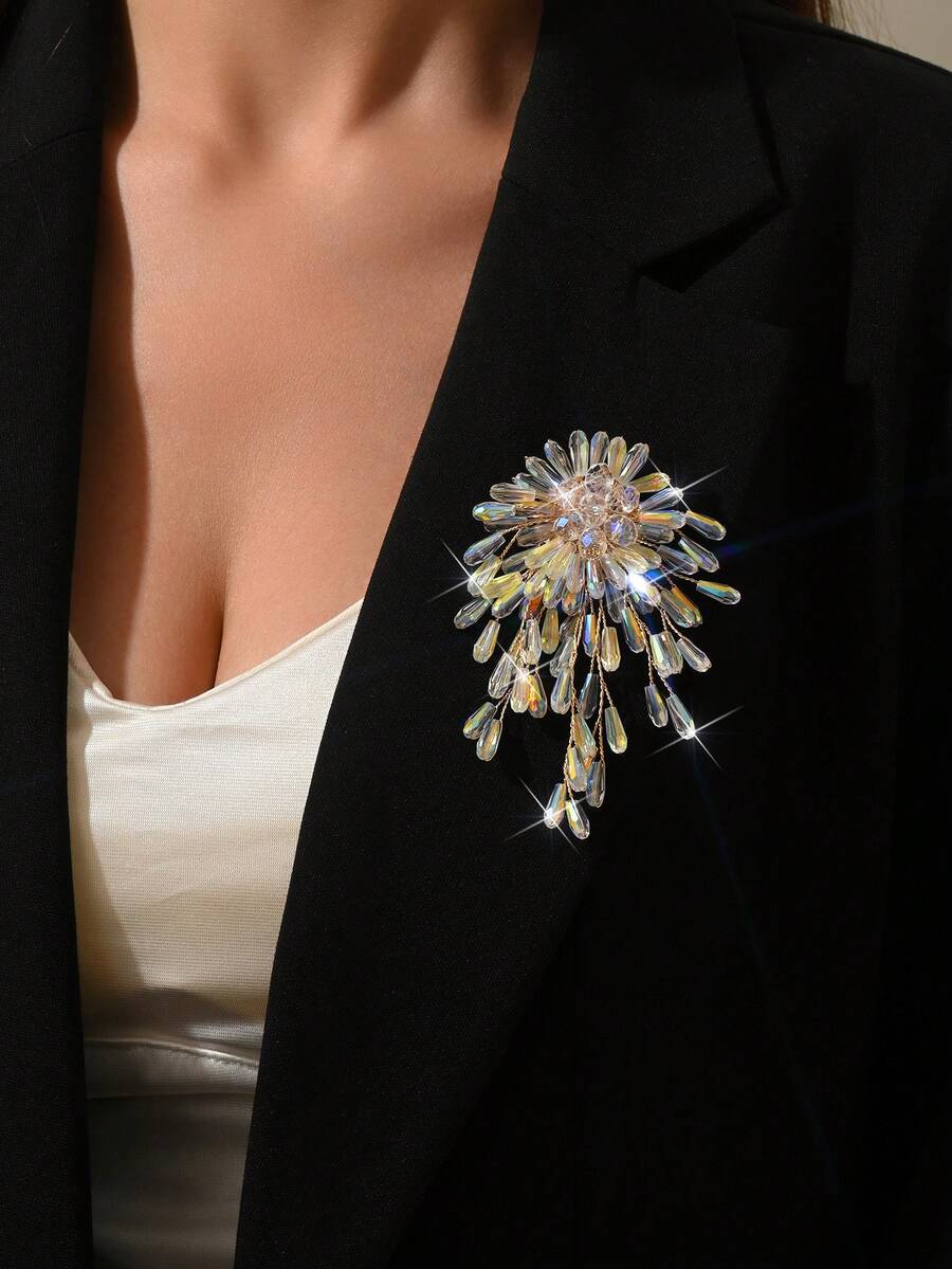 1 Stück elegante hochwertige modische handgefertigte weiße Brosche mit Faux-Kristallen, geeignet für Frauen zu jedem Anlass