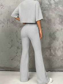 Conjunto set de dos piezas de cárdigan blusa holgada crop top y pantalon tejido acanalado tela texturizada de manga larga de color sólido casual para mujer de otoño e invierno - Gris Claro - Ver 2