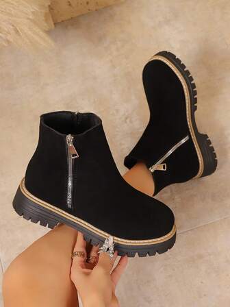 بوت نسائية قصيرة جديدة لخريف/شتاء 2025، بنعل سميك من نوع تشيلسي، بوت كاحل مزودة بسوستة، كعب منخفض، لون أحادي كاجوال، مريحة ومتعددة الاستخدامات