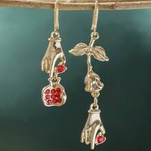 Retro-Style Asymmetrical Rose Pendant Earrings, Unique Pomegranate Finger-Shaped Charm, Women's Pendant Earrings, Jewelry Gift. - 1 對 - 查看 2