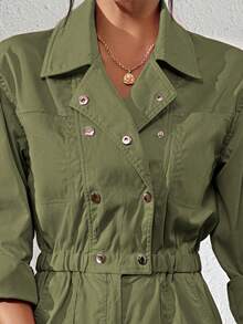 Mono para mujer unicolor tipo cargo y cuello camisero básico de moda ligero para uso casual o diario - Verde militar - Ver 4