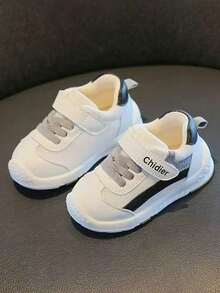 1双春秋季软底透气防滑幼儿鞋，适合0-4岁男童，轻便舒适低帮休闲运动鞋，采用魔术贴设计，适合室内外穿着。 - 黑色 - 查看 4