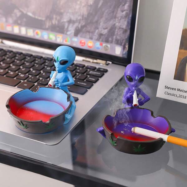 A Martian Ashtray Alien Space Person Home Living Room Hotel Office Desktop Ornament