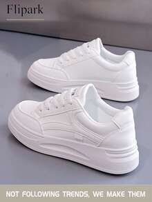 Flipark 一双休闲运动风白色鞋，百搭轻便，适合学生外出穿着。一双百搭时尚运动风女式休闲轻便小白鞋，学生鞋，小码适合娇小女性。