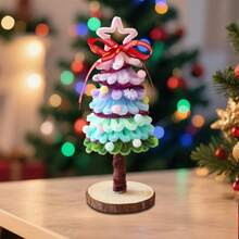 Mini árbol de Navidad de tela, bola de peluche pequeña y lazo de cinta roja. Ideal para decorar el escritorio, fiestas en casa o cualquier ocasión navideña. - Plantones de pompones multicolores - Ver 3