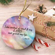 2025 1pc 2D Take Control Of What I Say, O LORD Christmas Decorations Indoor 2.9 Inch Positive Quotes Sayings Ceramics Ornaments Single-Side Print Funny Gifts For Women/Men For Employees Neighbor Grandpa Students Decor - 粉紅白色 - 查看 2