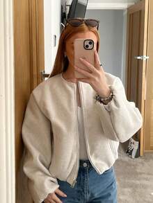 Chaqueta bomber casual de manga larga con cuello redondo, cremallera y bolsillos para mujer, ideal para el otoño - Beis - Ver 4