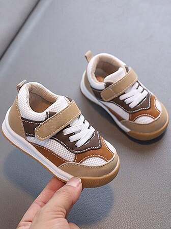 1双春秋季时尚可爱幼儿男童0-4岁室内/室外防滑软底轻便透气网布和超细纤维拼接装饰学步鞋，带搭扣