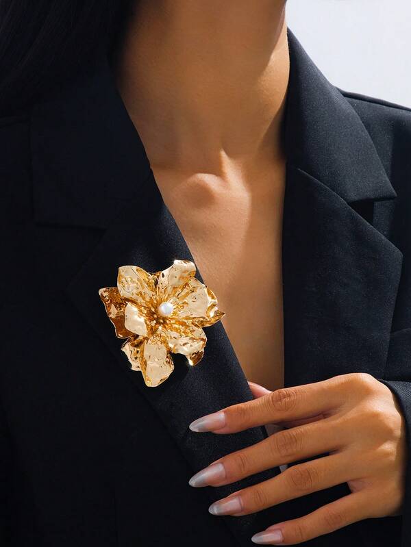 1pc Fashionable Elegant Exaggerated Luxurious Golden Floral Brooch With Pearl Accents, Suitable For Banquet, Wedding, Party, Casual Date And Outdoor, Versatile Jewelry Gift For Women, Great For Friends, Sisters, Lovers, Anniversary