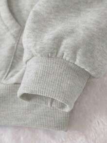 Sudadera informal de manga larga con capucha para mujer, con un diseño de corte holgado. Adornada con un estampado de lazos, es una opción ideal para el día a día durante las temporadas de otoño e invierno - Gris Claro - Ver 3