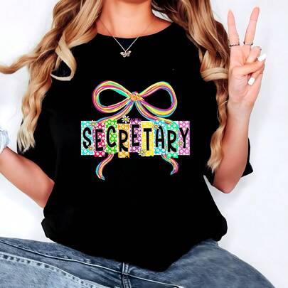 Secretaria, Secretaria Neón, Secretaria Coqueta B-Ow, Diseño de Secretaria Escolar PreppY, Vuelta al Cole, Primer Día de Clase, Camiseta Corta Blanca de Algodón de 220 g220 g C-AmiS-eta de aL-Godón "Weekend" de - HOMBRE - MUJER - Para un look relA-Jado - Apta para todo tipo de perS-onas, ya sean mujeres o hombres - Tejido duradero de alta C-Alidad apto para todo tipo de prendas, suave al tacto pero duradero - Tops transpirables - Conjuntos de otoño para mujer - Conjuntos de vaC-Aciones para mujer - Disfraz de Halloween para mujer