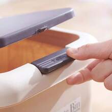 Cubo de basura.Alta calidad.Papelera Interior-Exterior Anti-olores.A prueba de agua.Capacidad 15 litros.Bote de basura con pedal y botón.Asas para retirar la basura.Higienico. - Aleatorio - Ver 4