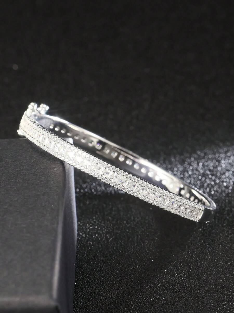 1件S925纯银手镯，镶嵌满钻，闪耀优雅，适合晚宴、婚礼等正式场合，也是生日、周年纪念日、圣诞节的绝佳礼物。 - 銀色 - 查看 1