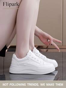 Flipark 一双休闲运动风白色鞋，百搭轻便，适合学生外出穿着。一双百搭时尚运动风女式休闲轻便小白鞋，学生鞋，小码适合娇小女性。