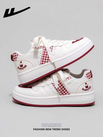  1 par de Zapatillas de skate casuales para mujer WARRIOR, diseño de cordones, suela gruesa, aumento de altura, zapatillas de skate planas de exterior de baja altura, cálidas y casuales para otoño/invierno. Diseño moderno de zapatillas gruesas para mujer, estilo clásico con detalles retro, cómodas y elegantes. Diseño de material de patchwork adecuado para estudiantes.