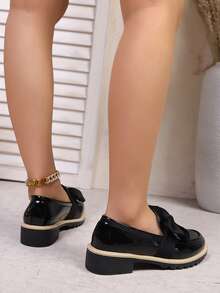 1 Pair Girls' Low Vamp Loafers, Spring/Autumn New Style Bowknot Thick Sole Versatile Shiny Little Leather Shoes