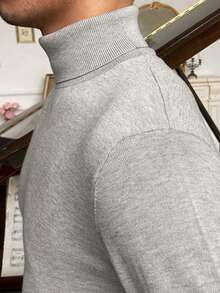 ALTZTAR 男士纯色休闲套头薄款高领长袖毛衣，秋冬款 - 淺灰色 - 查看 3