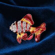 Gold-Tone Goldfish Brooch With Rhinestones, Enamel & Intricate Fish Design, Ocean-Inspired Pin For Beach Outfits, Summer Parties, Ideal Gift For Seafood Enthusiasts & Jewelry Lovers - màu xanh lá - Xem 1